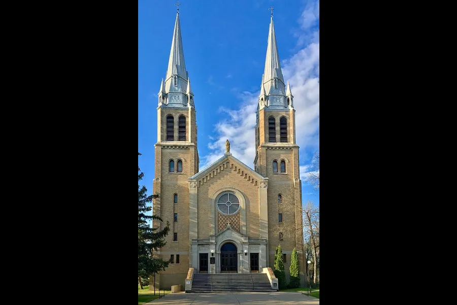 Holy Rosary Cathedral in Regina, Canada. Credit: Grahampurse via Wikimedia (CC BY-SA 4.0).?w=200&h=150
